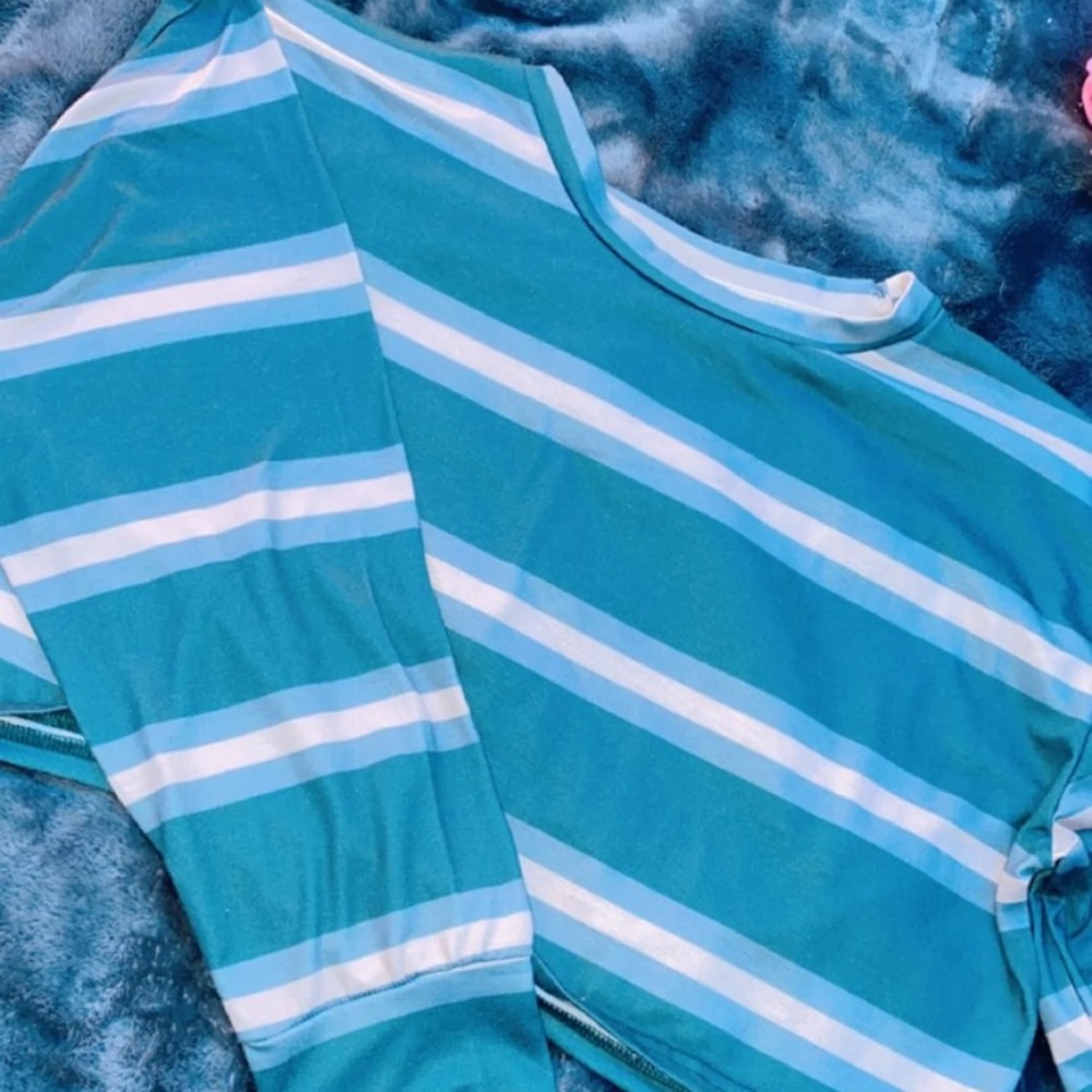 large women’s crop top